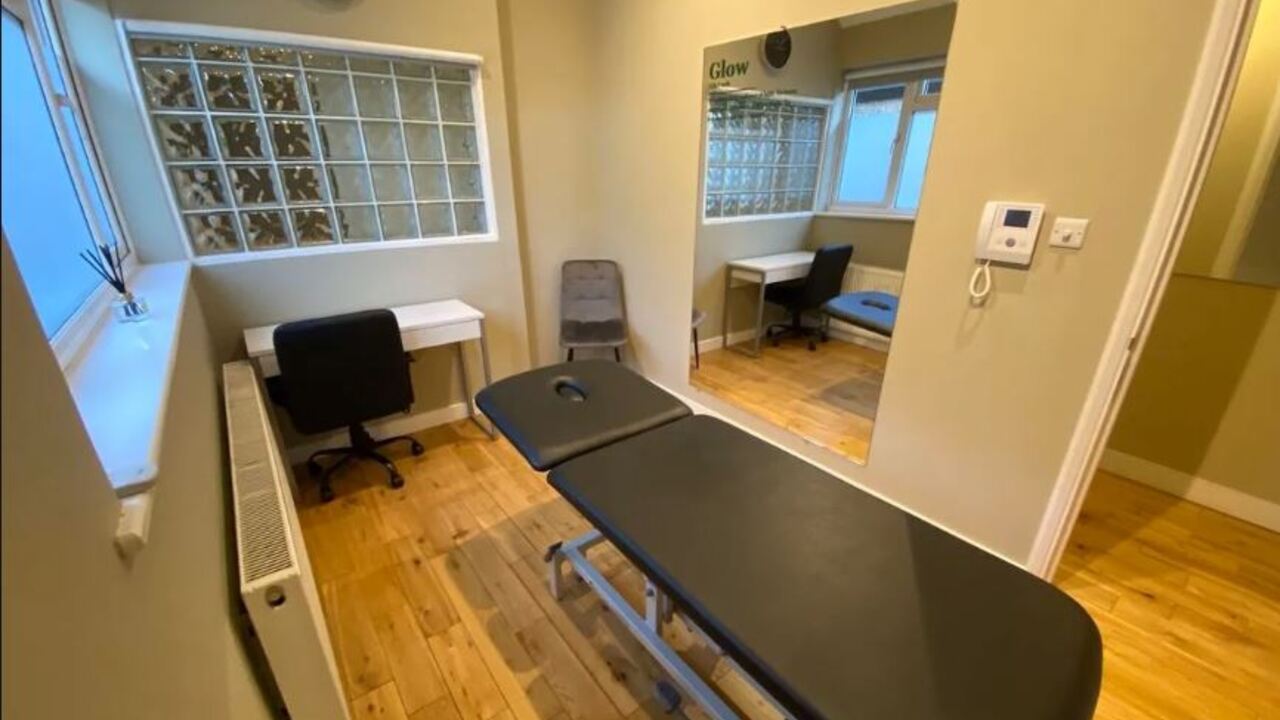  Therapy room in heart of Cobham's shopping area