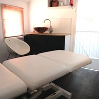 Treatment room within a therapy hub - Photo 2