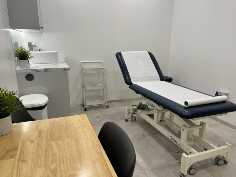 Therapy Physiotherapy Osteopathy Private rooms to rent in Baker Street 10 Portman Square, Marketing included - Photo 5