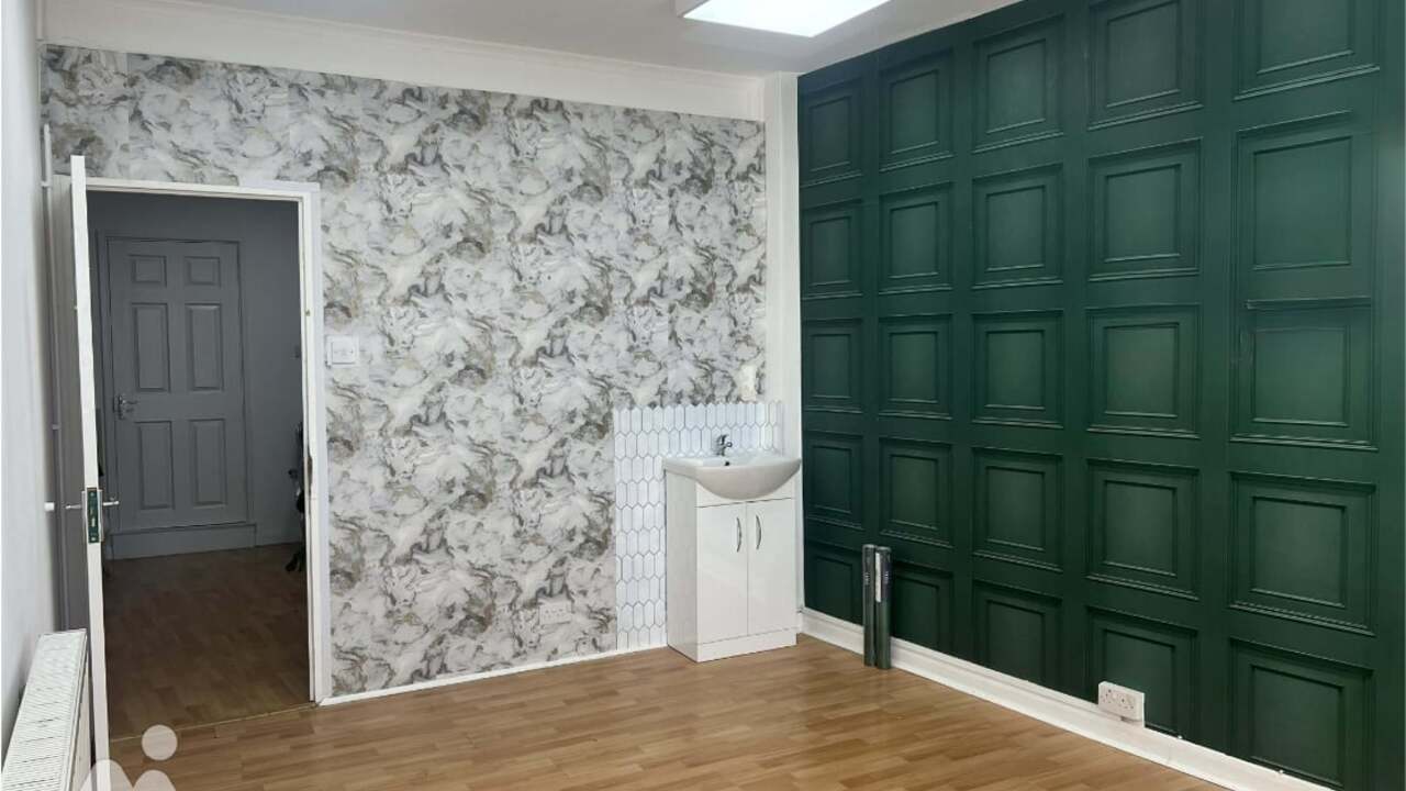 Beauty/tattoo/massage room to rent