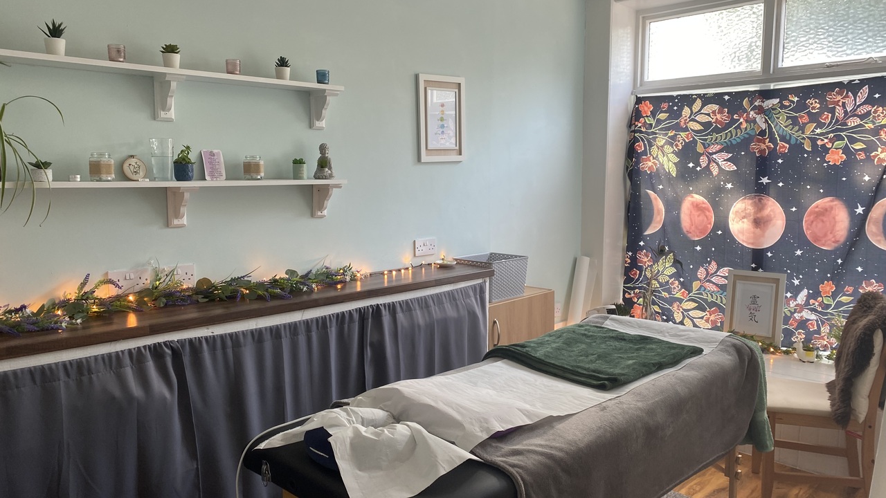 Treatment room and office space for massage, talking therapies, acupuncture and holistics.