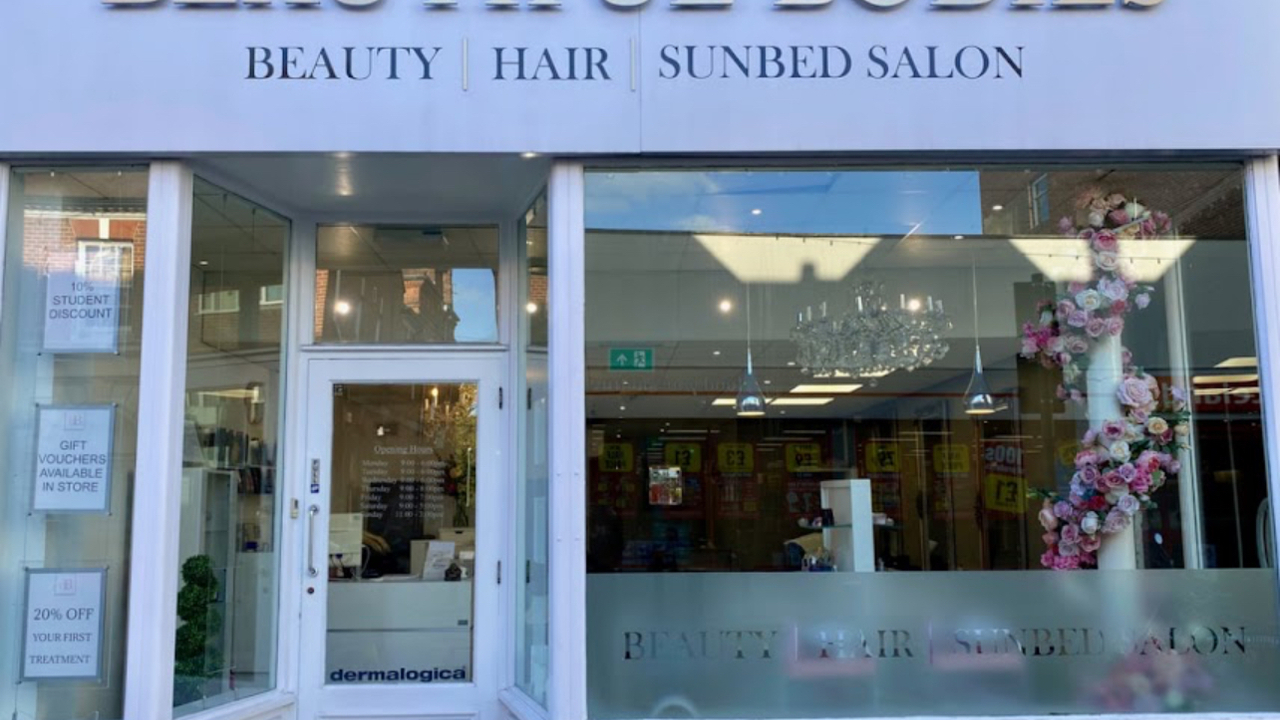 Beauty rooms / Nail desk / Pedicure station 