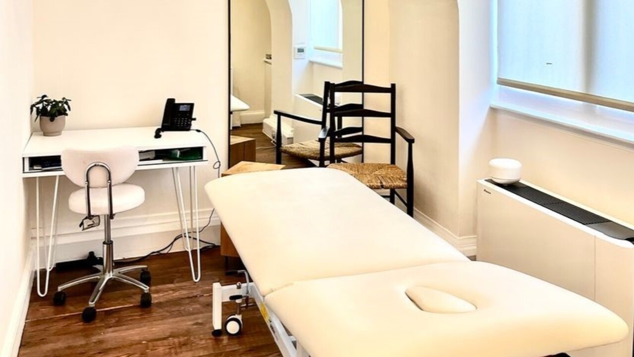 Room 3.2/ Therapy Room with couch bed