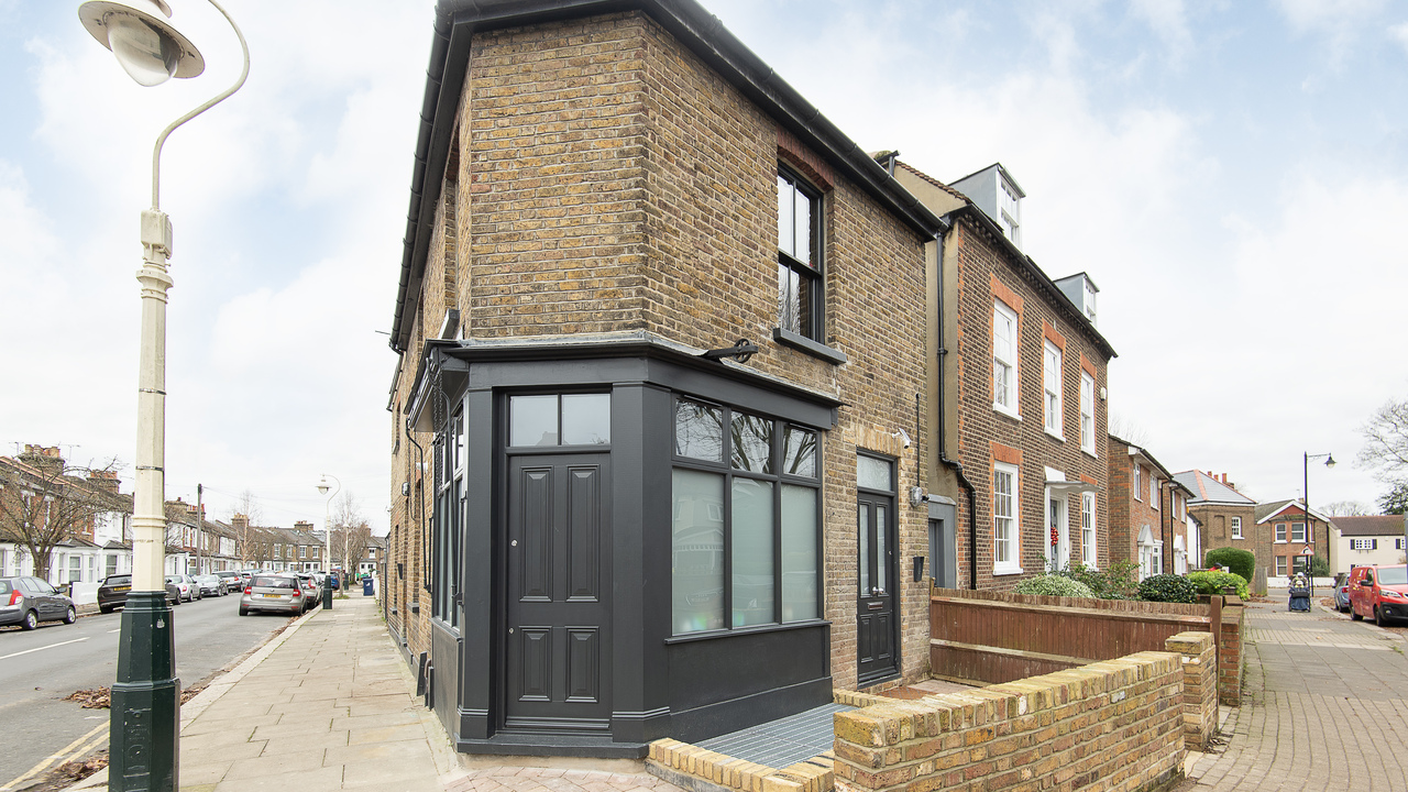 Beautiful Therapy Rooms Available for Rent in Ealing, West London